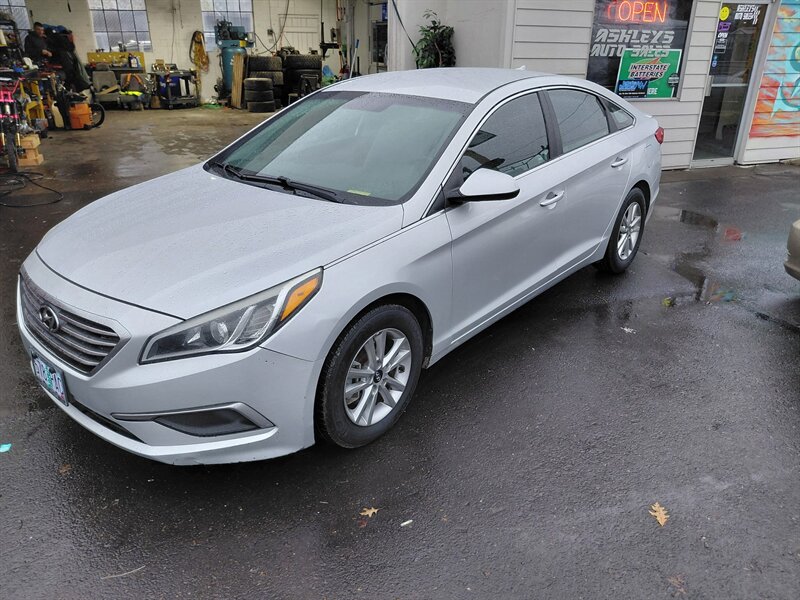 2017 Hyundai SONATA   - Photo 1 - Eugene, OR 97402