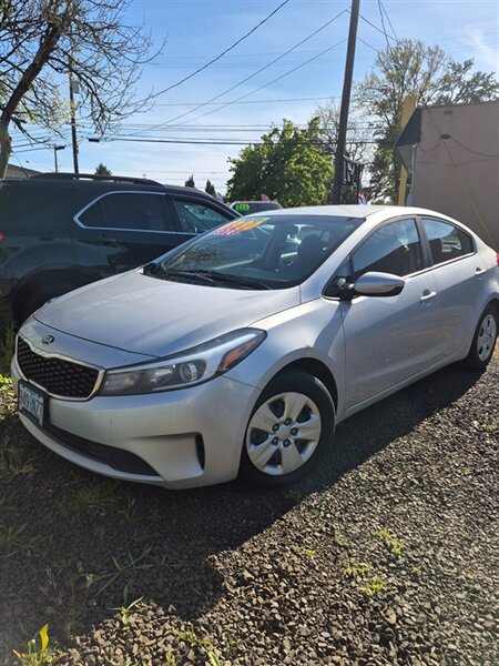 2018 Kia Forte LX   - Photo 1 - Eugene, OR 97402