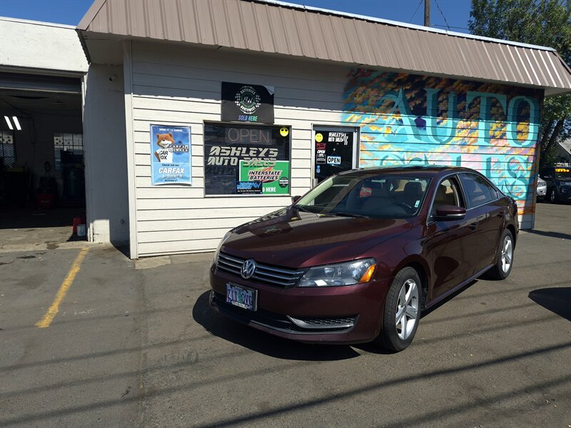 2013 Volkswagen Passat SE   - Photo 1 - Eugene, OR 97402