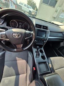 2015 Toyota Camry SE - Photo 4 - Eugene, OR 97402