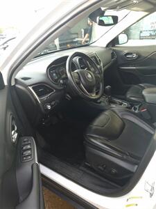 2019 Jeep Cherokee Latitude Plus - Photo 4 - Eugene, OR 97402