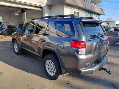 2010 Toyota 4Runner SR5   - Photo 2 - Eugene, OR 97402