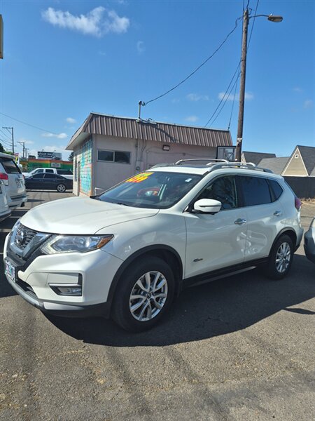 2017 Nissan Rogue Hybrid SV   - Photo 1 - Eugene, OR 97402