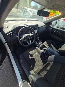 2017 Nissan Rogue Hybrid SV   - Photo 2 - Eugene, OR 97402