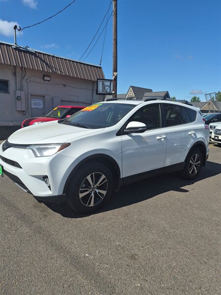 2017 Toyota RAV4 XLE   - Photo 1 - Eugene, OR 97402