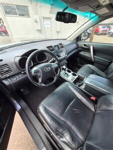 2012 Toyota Highlander   - Photo 2 - Eugene, OR 97402