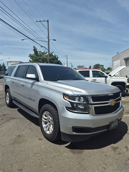 2018 Chevrolet Suburban LT   - Photo 1 - Eugene, OR 97402