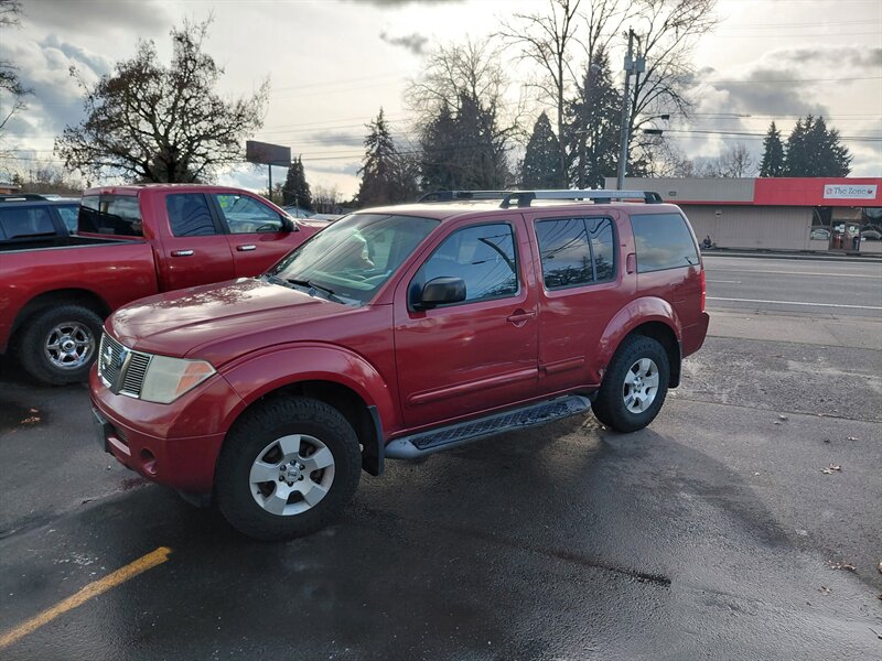 2005 Nissan Pathfinder XE  