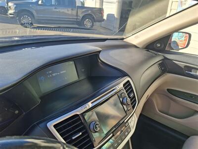 2015 Honda Accord Hybrid EX-L - Photo 11 - Eugene, OR 97402