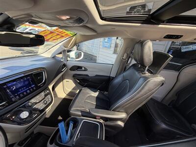 2017 Chrysler Pacifica Limited - Photo 8 - Eugene, OR 97402