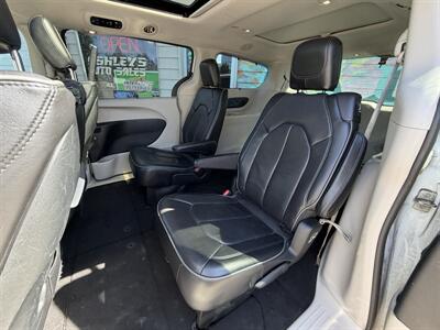 2017 Chrysler Pacifica Limited - Photo 16 - Eugene, OR 97402