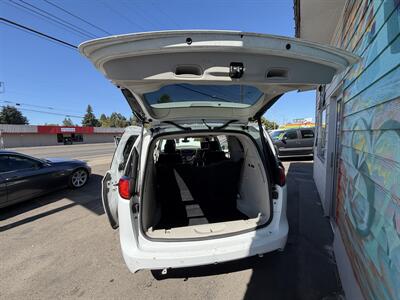 2017 Chrysler Pacifica Limited - Photo 7 - Eugene, OR 97402