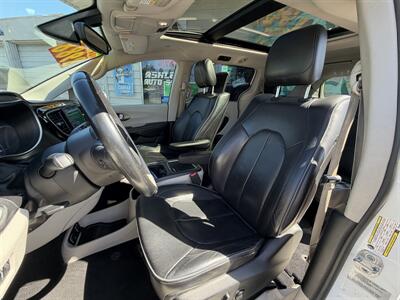 2017 Chrysler Pacifica Limited - Photo 9 - Eugene, OR 97402