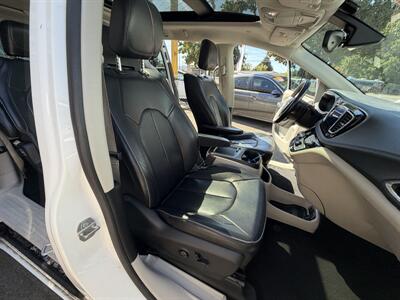 2017 Chrysler Pacifica Limited - Photo 15 - Eugene, OR 97402