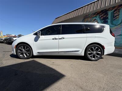 2017 Chrysler Pacifica Limited - Photo 2 - Eugene, OR 97402