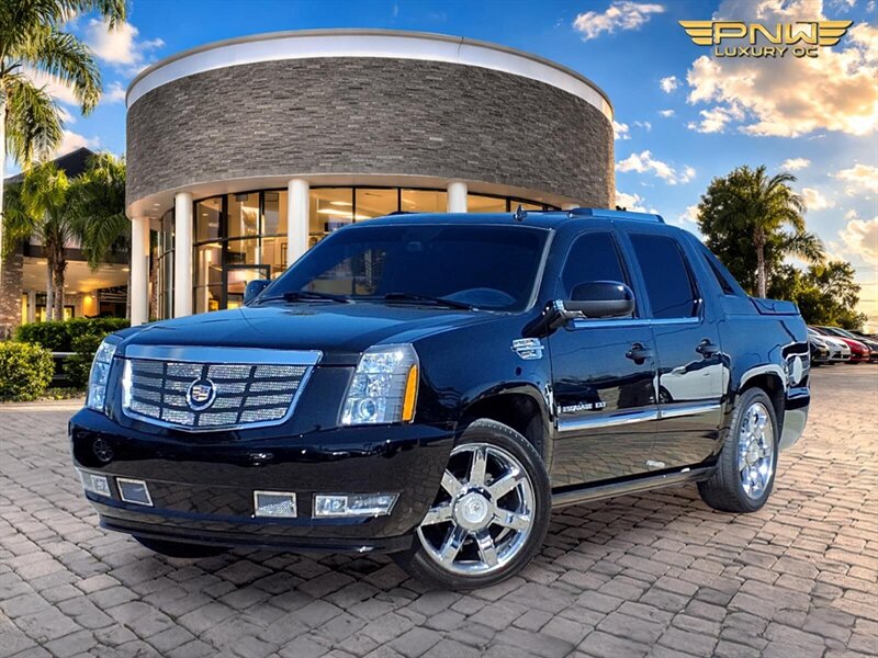 2008 Cadillac Escalade  Low Miles Great Service Records