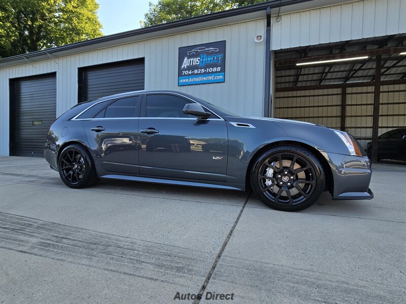 2012 Cadillac CTS-V Sport Wagon V - Photo 2