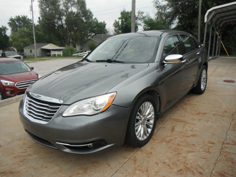 2013 Chrysler 200 Limited   - Photo 1 - Horton, KS 66439