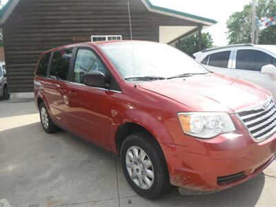 2009 Chrysler Town and Country LX   - Photo 2 - Horton, KS 66439