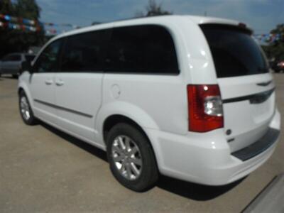 2016 Chrysler Town & Country Touring - Photo 4 - Horton, KS 66439