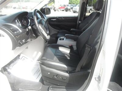 2016 Chrysler Town & Country Touring - Photo 8 - Horton, KS 66439