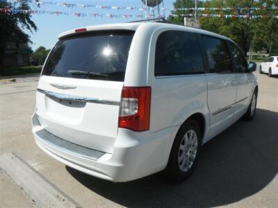 2016 Chrysler Town & Country Touring - Photo 3 - Horton, KS 66439