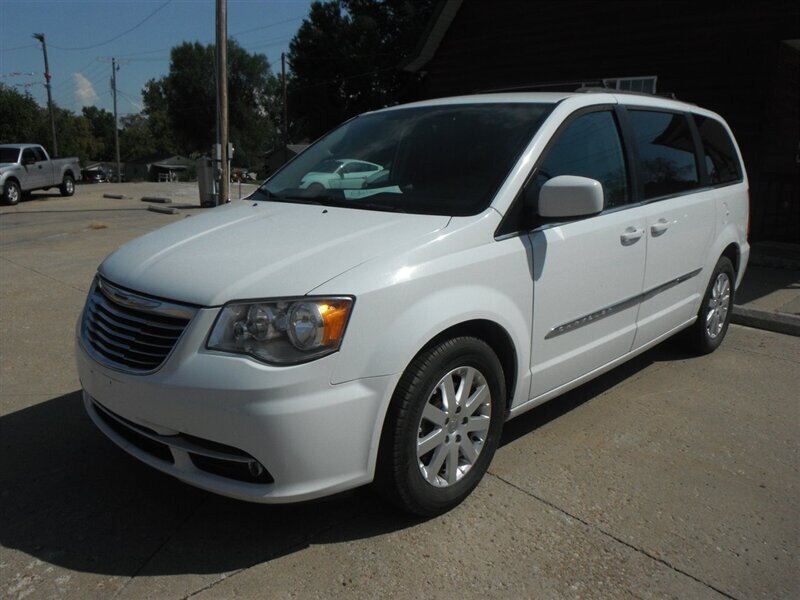 2016 Chrysler Town & Country Touring   - Photo 1 - Horton, KS 66439