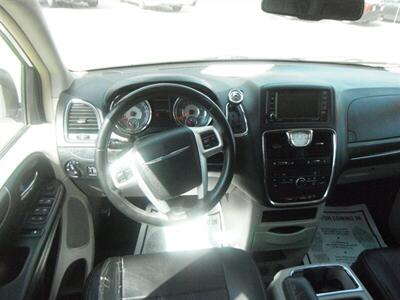 2016 Chrysler Town & Country Touring - Photo 7 - Horton, KS 66439