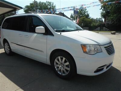 2016 Chrysler Town & Country Touring - Photo 2 - Horton, KS 66439