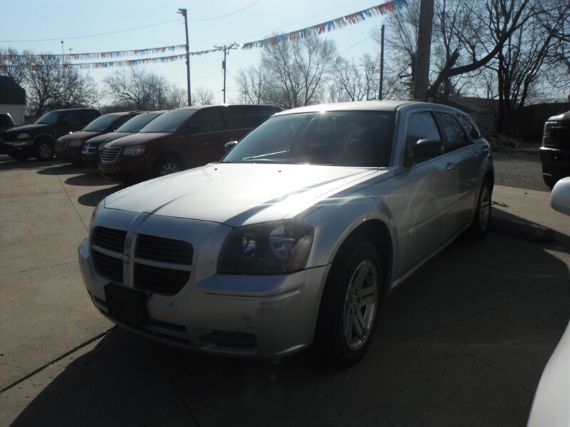2005 Dodge Magnum SE   - Photo 1 - Horton, KS 66439