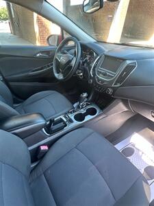 2018 Chevrolet Cruze LT Auto - Photo 6 - Bowie, TX 76230