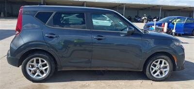 2022 Kia Soul LX - Photo 4 - Bowie, TX 76230