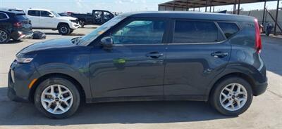 2022 Kia Soul LX - Photo 2 - Bowie, TX 76230