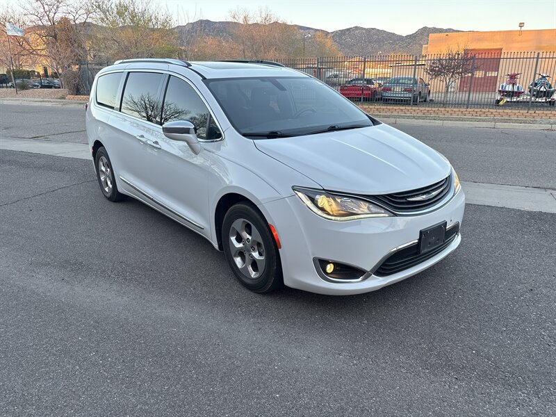 2018 Chrysler Pacifica Hybrid Limited hybrid - Photo 4 - Albuquerque, NM 87123