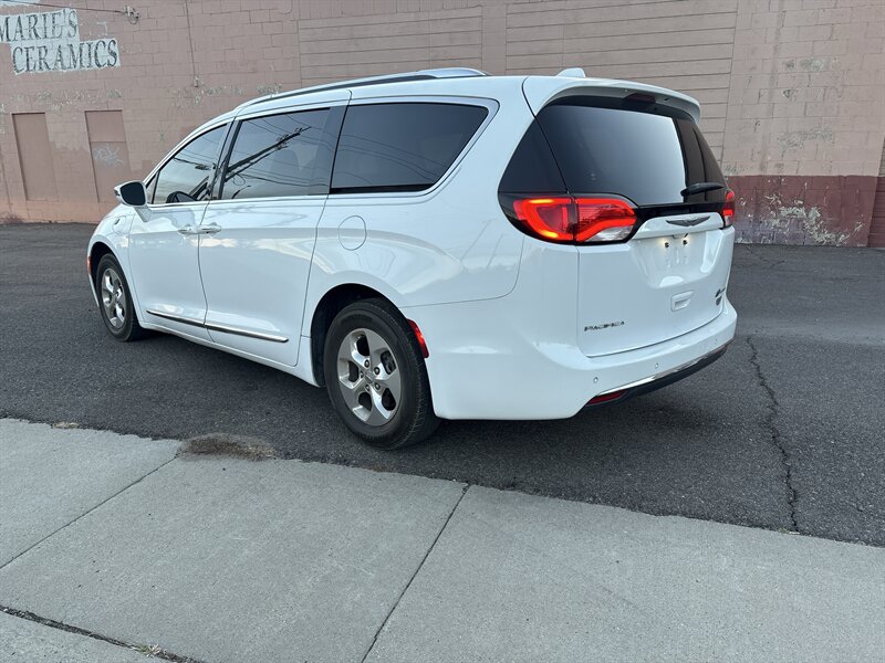2018 Chrysler Pacifica Hybrid Limited hybrid - Photo 8 - Albuquerque, NM 87123