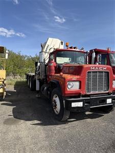 1989 Mack RD688S   - Photo 1 - Frankfort, KY 40601
