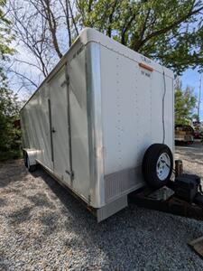 2006 Car Mate Enclosed Trailer Tandem Axle   - Photo 1 - Frankfort, KY 40601