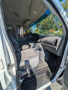 2005 Ford E-350 SD XL 6.0L Diesel 8-seater passenger van   - Photo 7 - Frankfort, KY 40601