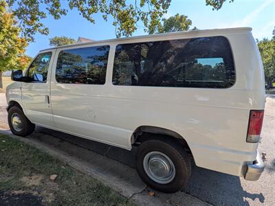 2005 Ford E-350 SD XL 6.0L Diesel 8-seater passenger van   - Photo 3 - Frankfort, KY 40601