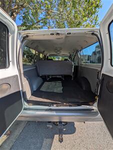 2005 Ford E-350 SD XL 6.0L Diesel 8-seater passenger van   - Photo 9 - Frankfort, KY 40601