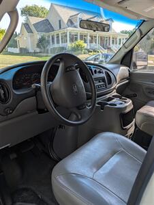 2005 Ford E-350 SD XL 6.0L Diesel 8-seater passenger van   - Photo 5 - Frankfort, KY 40601