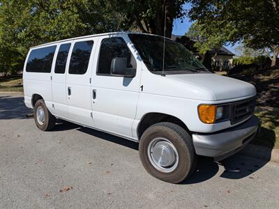2005 Ford E-350 SD XL 6.0L Diesel 8-seater passenger van   - Photo 2 - Frankfort, KY 40601