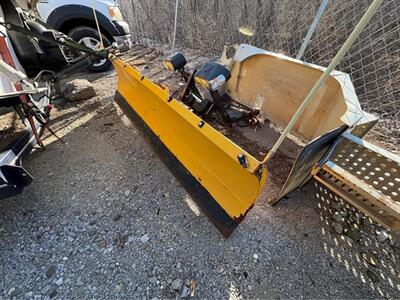 2004 Ford F-150 Heritage XL with snow plow and saltdog spreader w/ controls   - Photo 10 - Frankfort, KY 40601