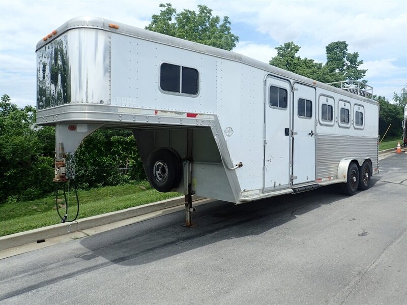 1998 Featherlite Trailers 8546 4-Horse Trailer with tack room and stud walls   - Photo 1 - Frankfort, KY 40601