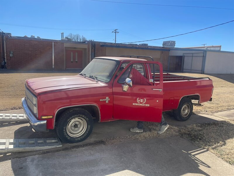 1982 Chevrolet C/K 10 Series Silverado   - Photo 1 - Frankfort, KY 40601