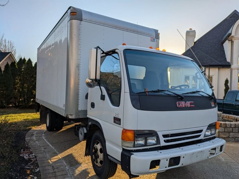 2004 GMC W3500 Box Truck   - Photo 1 - Frankfort, KY 40601