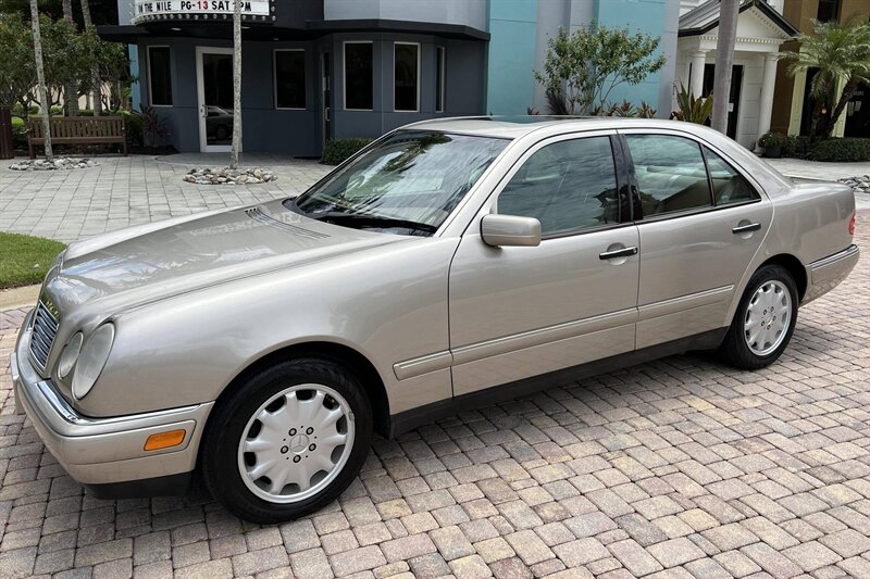 1998 Mercedes-Benz E 320   - Photo 1 - Frankfort, KY 40601