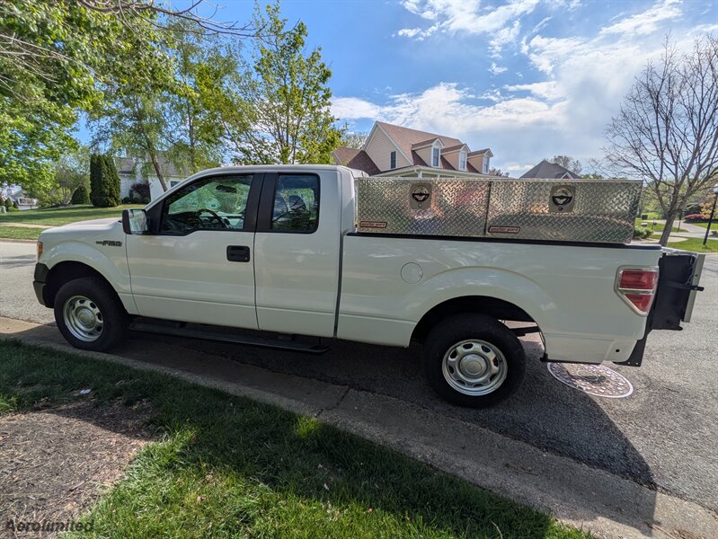 2013 Ford F-150 XL 4x4 with Liftgate  