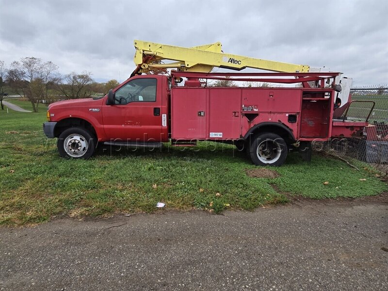 1999 Ford F-550 Super Duty Aerial Bucket   - Photo 1 - Frankfort, KY 40601