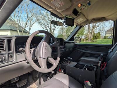 2007 GMC Sierra 2500HD Classic Work Truck   - Photo 9 - Frankfort, KY 40601